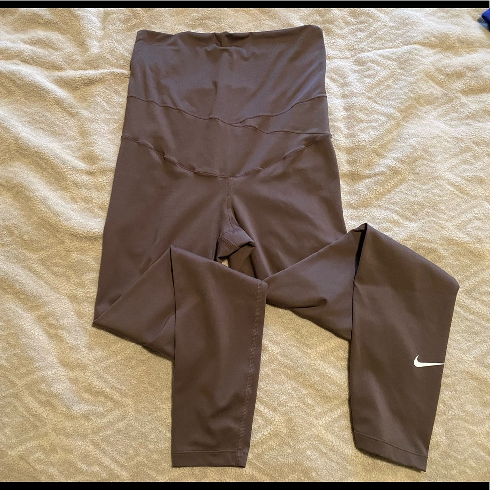 Nike maternity leggings
